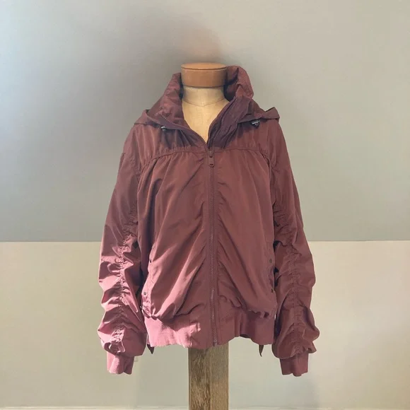 ATHLETA Point Reyes Bomber II in Tawny Rose
(Jetsetter) - Picture 9 of 11